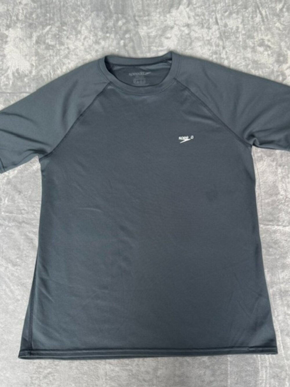Speedo Mens M Rash Guard Shirt Gray UPF 50+ Block the Burn Short Sleeve Swim